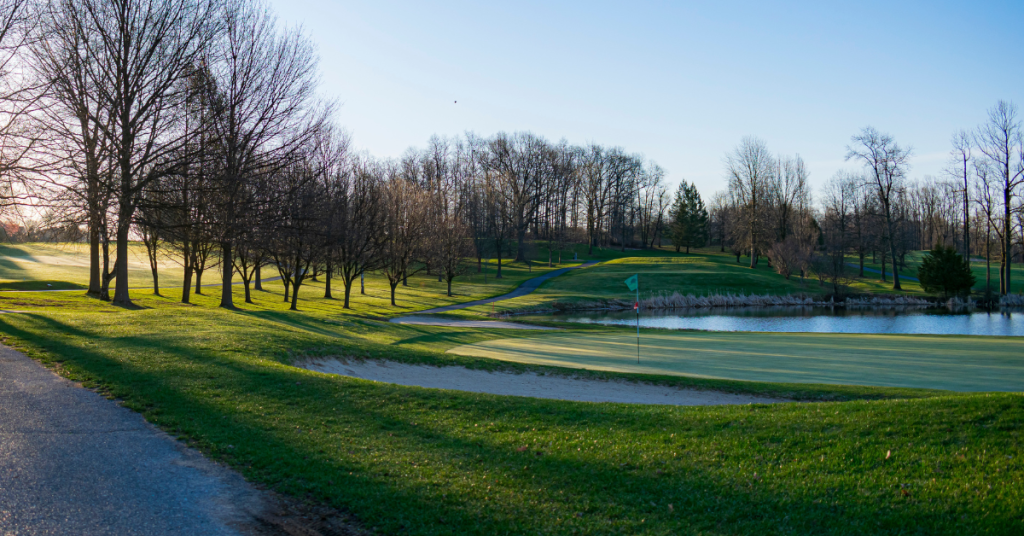 Private vs Public Golf Courses